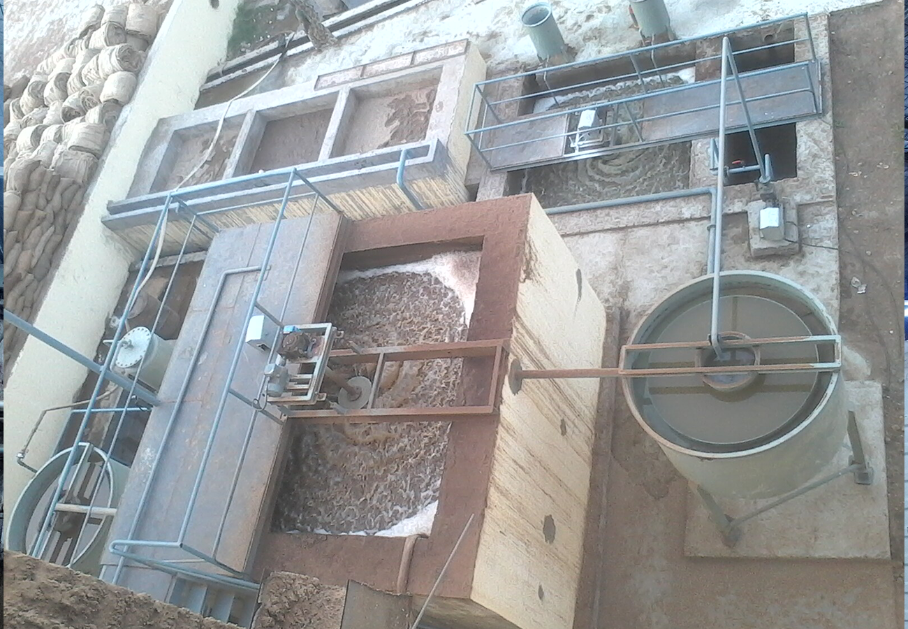 Top view of a compact industrial effluent treatment plant with aeration and settling tanks by Distingon Engineers & Consultant Pvt. Ltd.