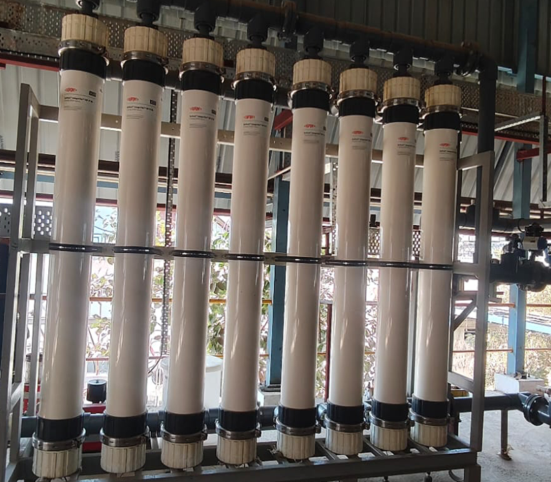 Vertical industrial pressure vessel storage tanks with manhole covers by Distington Engineers & Consultant Pvt. Ltd.